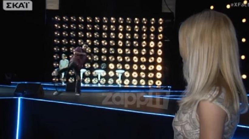 X Factor: Διαγωνιζόμενος κλώτσησε το σταντ του μικροφώνου και δέχθηκε την παρατήρηση του Θεοφάνους