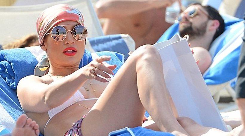 Τρέλανε κόσμο σε παραλία του Μαλιμπού η JLo! (pics)