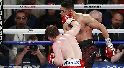 Απίθανο νοκ άουτ από Κανέλο Άλβαρες (video)