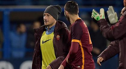 Ο Τότι κάνει την κορούλα του Μανωλά να σκάσει στα γέλια (video)