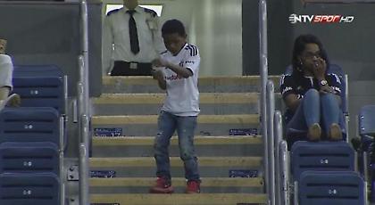 Άρχισε ξανά τα χορευτικά ο γιος του Ντάρντεν (video)