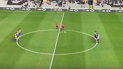 Μοναδικό: Διαιτητής γράφει «RIP» με το σπρέι στη μνήμη συναδέλφου του (video)