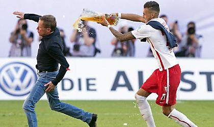 ΔΕΝ ΞΑΝΑΓΙΝΕ: Ο προπονητής της Λειψίας έπαθε θλάση πανηγυρίζοντας την άνοδο (video)!