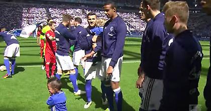 Ξέσπασε σε δάκρυα κι έφυγε «σηκωτό» το παιδάκι που συνόδευε τον Μάτιπ (video)