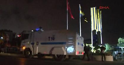 Εξαγριωμένοι οπαδοί της Φενέρ την «έστησαν» έξω από το προπονητικό κέντρο!