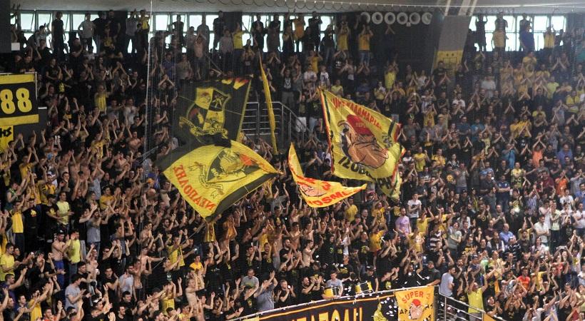 Απολογείται για τα υβριστικά συνθήματα η ΚΑΕ Άρης