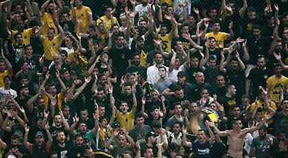 Πιάστηκαν στα χέρια οι οπαδοί της ΑΕΚ στο ΟΑΚΑ