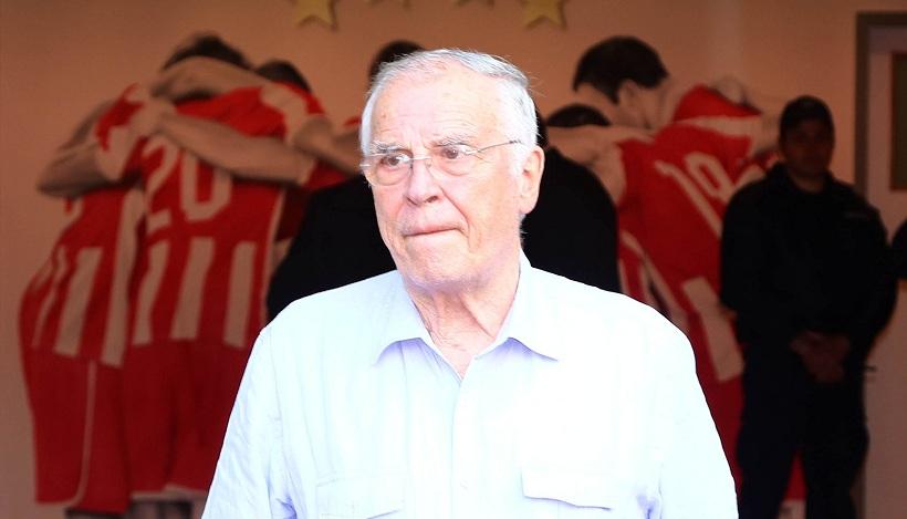 Θεοδωρίδης: «Πότε θα παίξουμε; Όταν γίνει καλά ο Μάνταλος»;