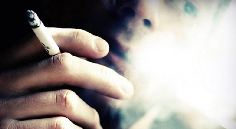 Οι άντρες που πίνουν και καπνίζουν είναι πιο ελκυστικοί για one night stand