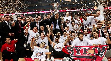 Όταν η «βασίλισσα» προσκύνησε τον υπερηχητικό Ολυμπιακό (video/pics)