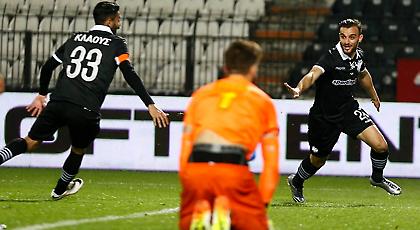 Η (απροστάτευτη) ΑΕΚ φάντασμα με τον... τροχονόμο στο τέρμα