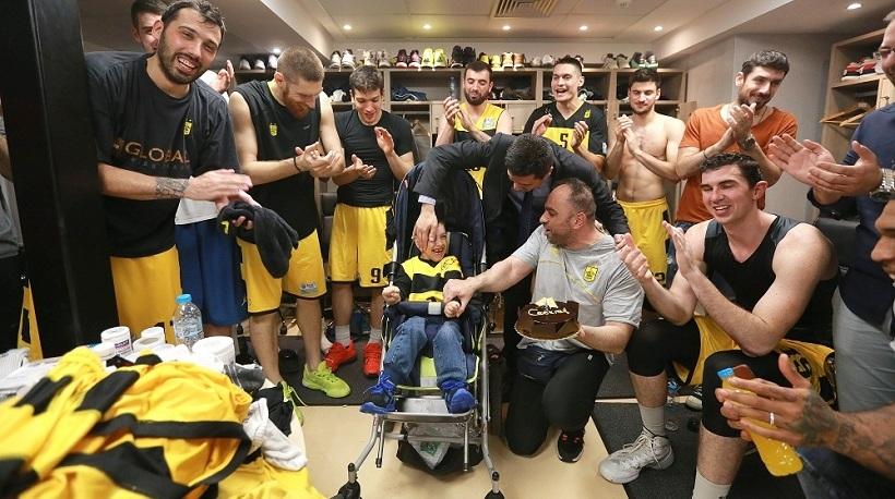 Κίνηση ανθρωπιάς μέσα στους πανηγυρισμούς του Άρη (pics)