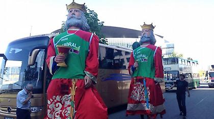 Εντυπωσιακοί «γίγαντες» της Λαμποράλ βολτάρουν στο Βερολίνο (video)