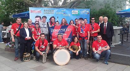 Η μπάντα της Λαμποράλ Κούτσα στο Βερολίνο (video)