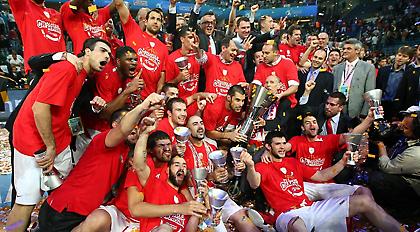 Όταν ο Ολυμπιακός έγινε «αυτοκράτορας» στην Πόλη (pics/video)