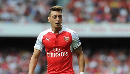 Τινάζει τη «μπάνκα» για Εζίλ η Άρσεναλ