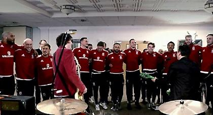 Oι Manic Street Preachers τραγουδούν για την Ουαλία (pics&video)