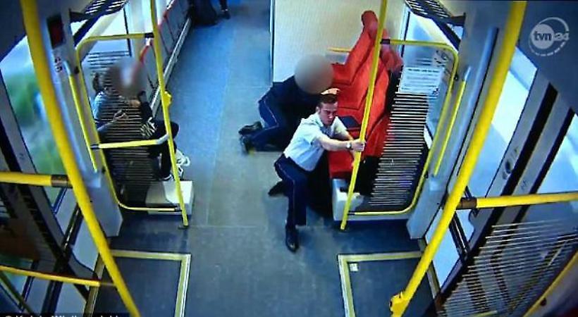 Μηχανοδηγός τρένου προειδοποιεί τους επιβάτες για σύγκρουση! (video)