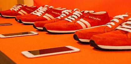 Η easyJet δοκιμάζει έξυπνα... παπούτσια