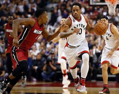 Ο Ντεμάρ ΝτεΡόζαν μετακομίζει στο Λος Άντζελες