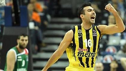 Το… «Alo ena» του Σλούκα στα αποδυτήρια της Φενέρ (pic)