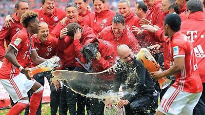 Ο τρελός χορός της Μπάγερν στα αποδυτήρια (video)