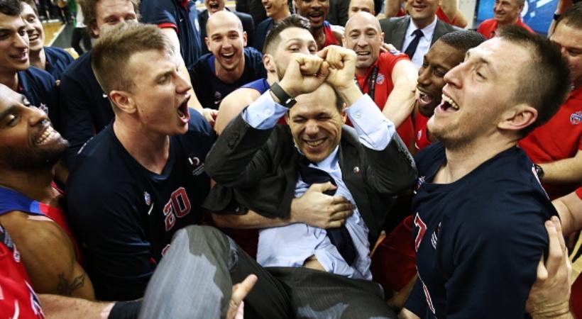 Στα χέρια των παικτών της ΤΣΣΚΑ ο Ιτούδης! (video)