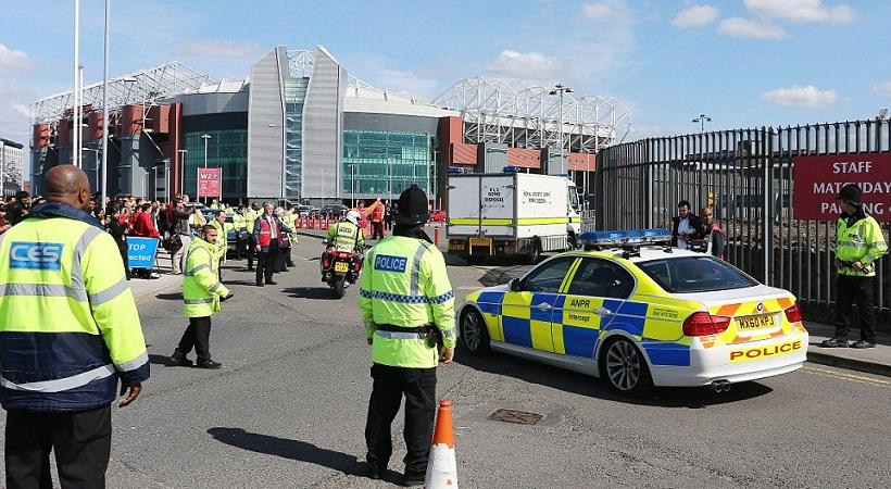 Βόμβα άσκησης που… ξεχάστηκε προκάλεσε τον πανικό στο Ολντ Τράφορντ!