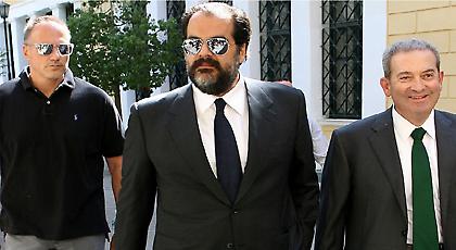 Πήρε σουίτα στη Λεωφόρο ο Πατέρας!