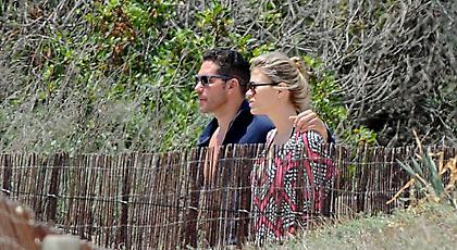 Στην Ίμπιζα με την Κάρλα ο Ντιέγκο Σιμεόνε