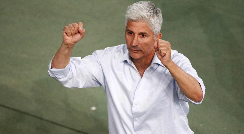 Γονάτισε ο συγκινημένος Στέλιος Μανωλάς (pics/video)