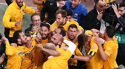 Με μπλουζάκια «Ήρθαμε» οι παίκτες της ΑΕΚ!