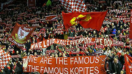 Κατακόκκινη η Βασιλεία από τους οπαδούς της Λίβερπουλ (video)