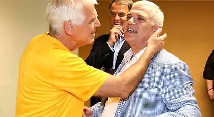 Έκπληξη στον Μελισσανίδη: Τον αποθέωσαν με pasillo! (video)