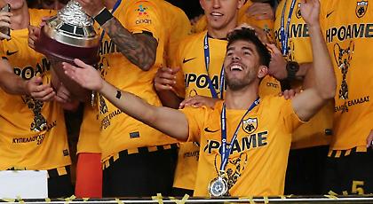 Ο Ντίντακ αποθεώθηκε με «καυτό» φιλί! (pic)