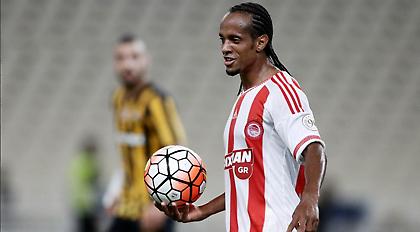 «Δεν υπάρχει ακόμα πρόταση του Ολυμπιακού για Σαλίνο»