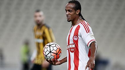 «Καμία επαφή με Ολυμπιακό για Σαλίνο»