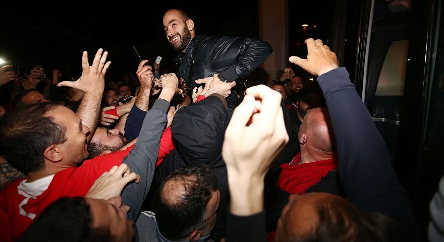 Υποδοχή από οπαδούς και Αγγελόπουλους στο ΣΕΦ (pics)