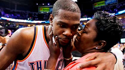 Μαμά Ντουράντ σε πανικό! (video)