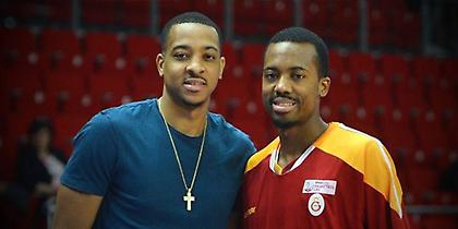 Ο Σι Τζέι ΜακΚόλουμ στην Κωνσταντινούπολη για τον αδερφό του