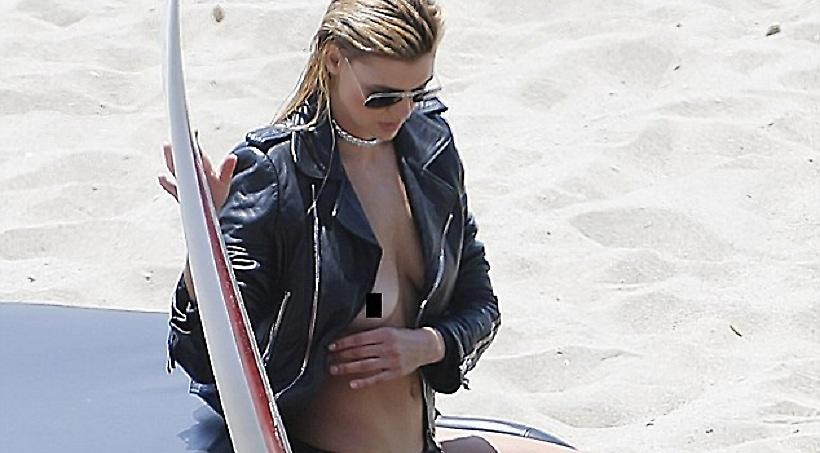 Σε κοινή θέα το στήθος της Kelly Rohrbach