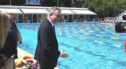 Κοντονής: «Να μάθουν τα παιδιά να κολυμπάνε»