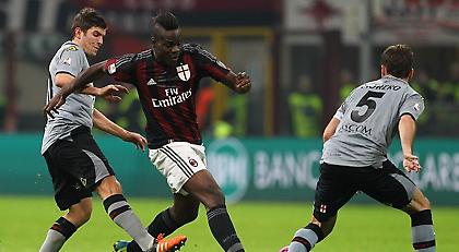 Φεύγουν απ’ την Μίλαν Μπαλοτέλι, Άλεξ, Μεξές και Μπόατενγκ