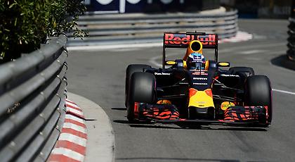 Τους έβαλε τα γυαλιά ο Ρικιάρντο