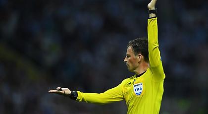 Ο διαιτητής του τελικού έβγαλε τη γλώσσα στον Πέπε! (video)