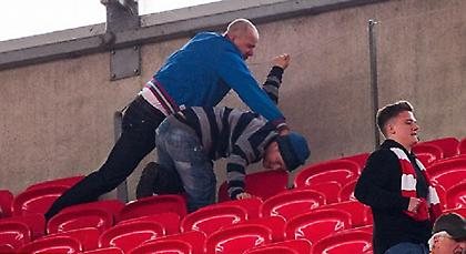 ΝΤΡΟΠΗ: Οπαδοί της Μίλγουολ χτύπησαν ανάπηρο και τον πέταξαν από το καροτσάκι!