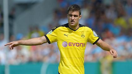 «Δεν φεύγει ο Σωκράτης»