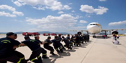 Τράβηξαν αεροσκάφος για καλό σκοπό (video)...