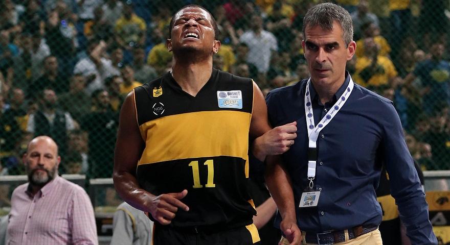 Χειρουργήθηκε ο Γουότερς