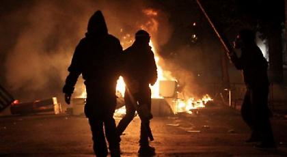 Ζημιές και ένταση στη Νέα Φιλαδέλφεια με οπαδούς του Ολυμπιακού και της ΑΕΚ!